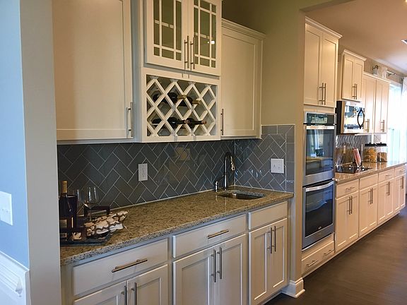 Wet Bar/Butlers Pantry