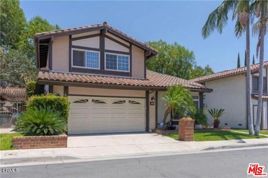 4 bed, 2.5 bath, 2460 sqft, $4,950 — Photo 1