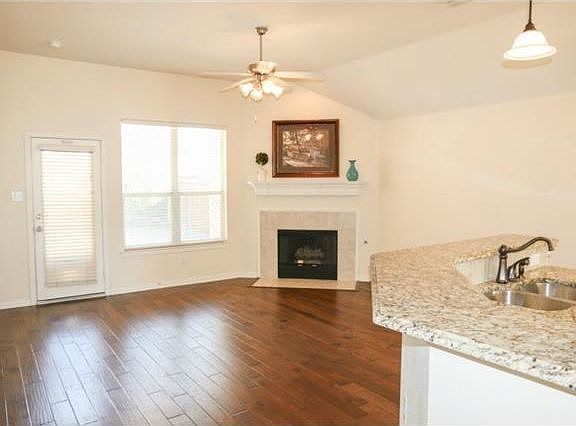 4th image of 2605 Wales Dr
