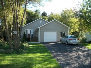 3201 Pineview Dr, Walworth, NY 14568