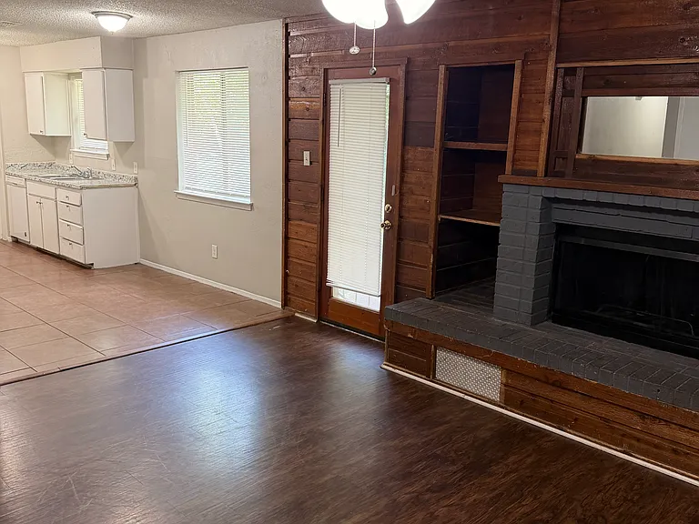 1005 Fairfax Ct — Photo 3