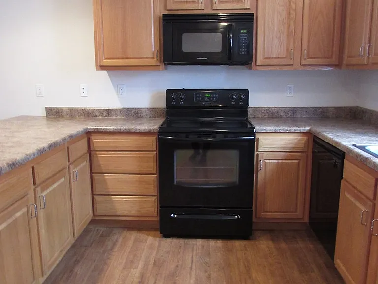 114 Andrews Dr — Photo 8