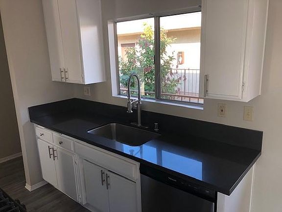 3rd image of 12617 Oxnard St