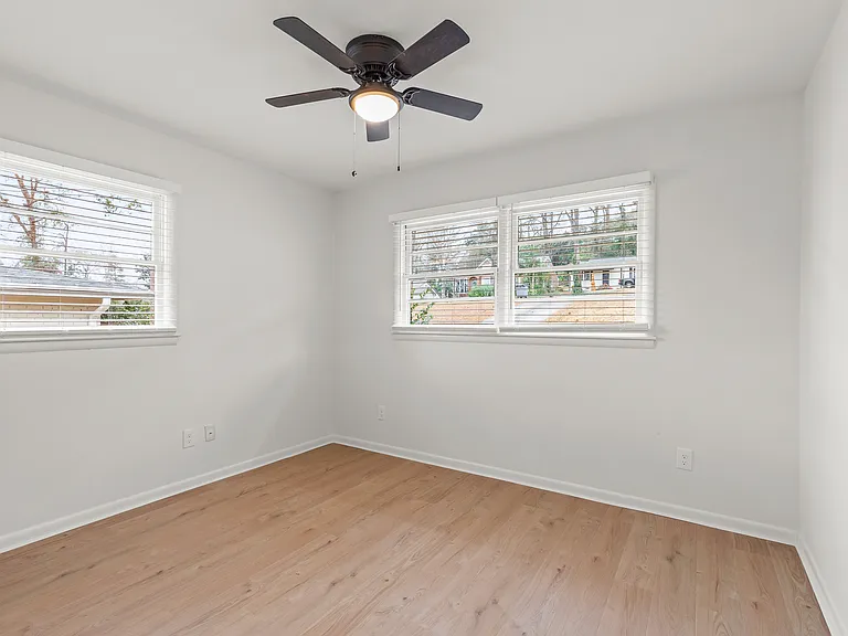 303 Springdale Dr #B — Photo 16