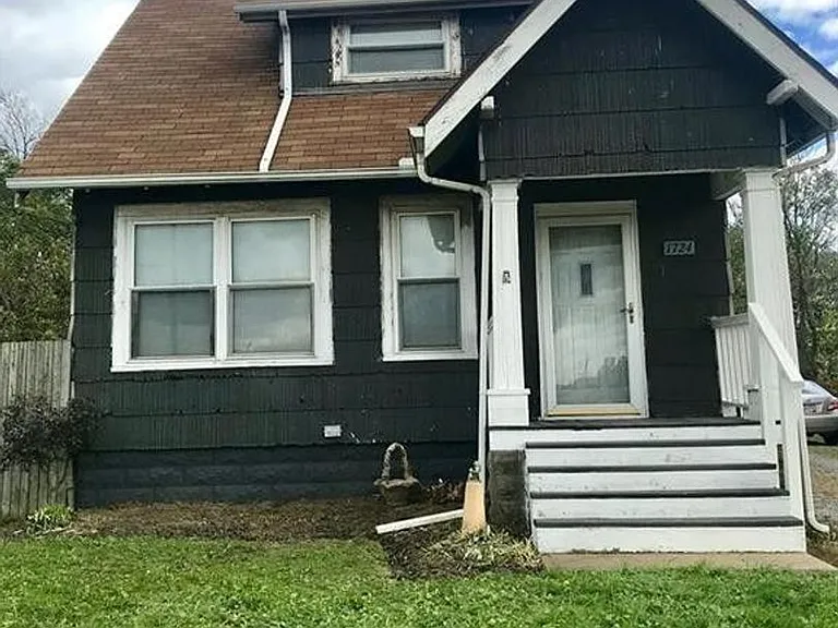 1724 Harmont Ave NE — Photo 5