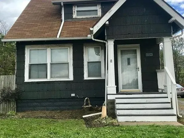 1724 Harmont Ave NE, Canton, OH 44705