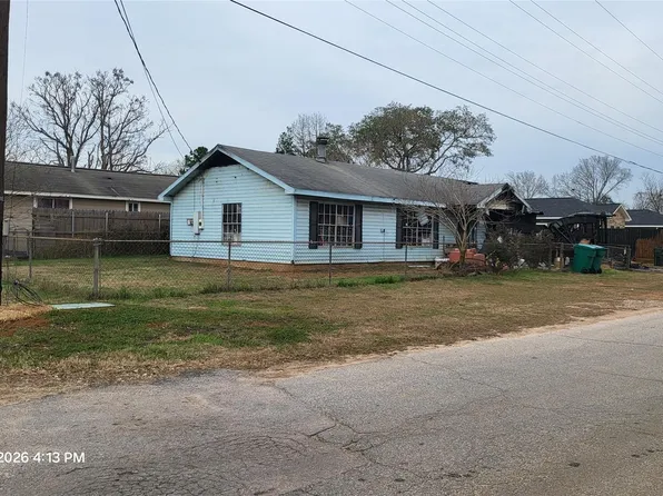 206 1st St, Willis, TX 77378