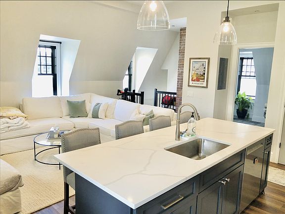 2 BR / 2 BA LOFT @ 87 East Ave - Bishop House