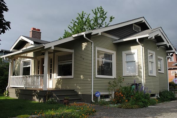 1st image of 210 I St SE
