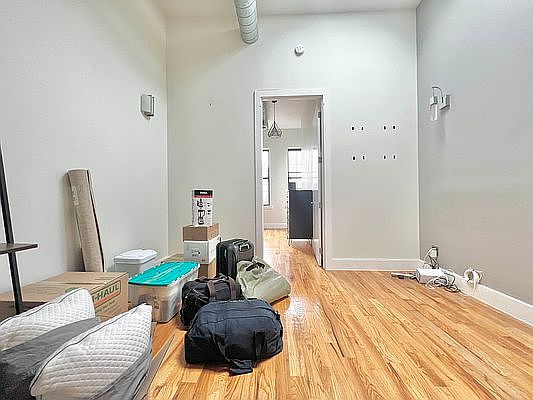4th image of 1438 Greene Ave APT 3l