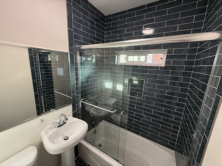 1119 N Coronado St #210 — Photo 8