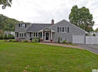 18 Elmtree Ln, Huntington Station, NY 11746