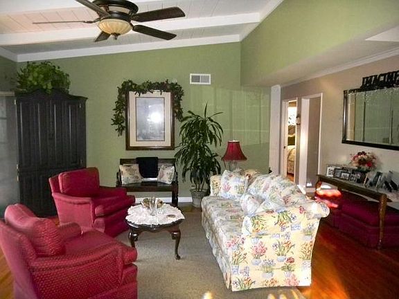2nd image of 2362 Caracas St