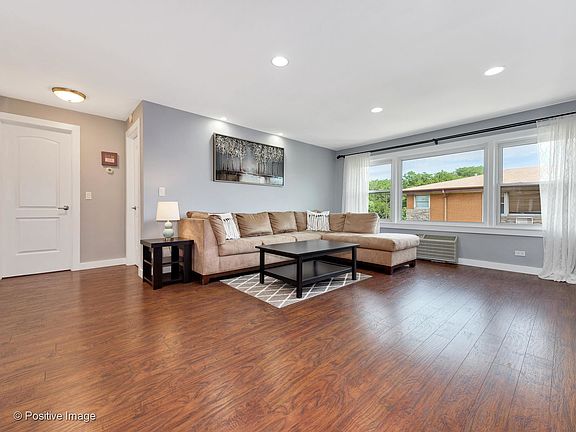 4th image of 4101 N Keeler Ave APT 3A