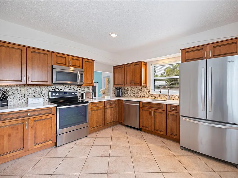 818 Plum Tree Ln — Photo 5