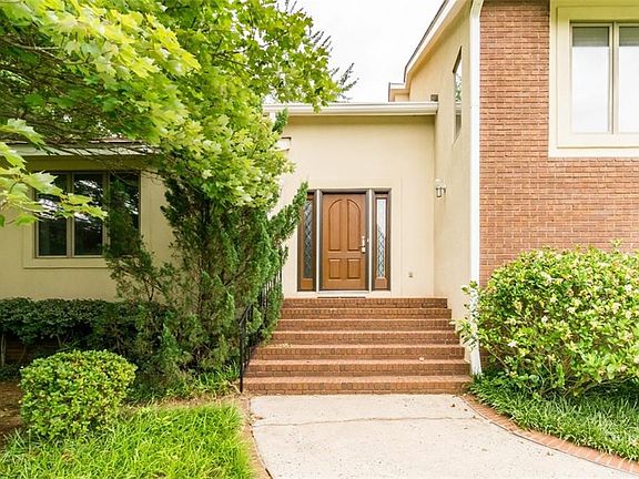 3rd image of 3307 Somerset Ct SE