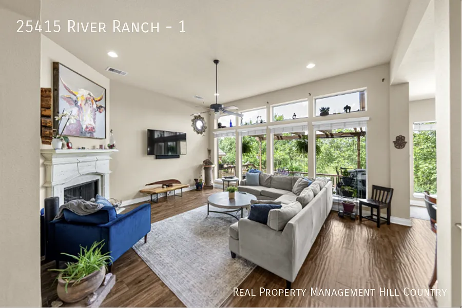 5 Bed Hilltop Retreat with Deck, Hot Tub & Greenbelt in Gated River Rock Ranch — Photo 4