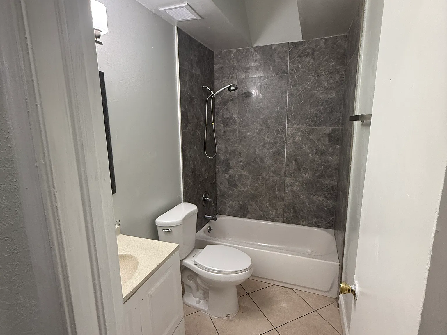 4 bed, 1561 sqft, $3,400 — Photo 3