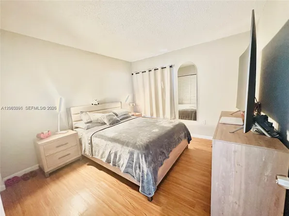 17530 NW 68th Ave, Hialeah, FL