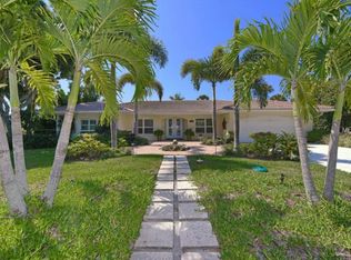 590 Commonwealth Pl, Sarasota, FL 34242