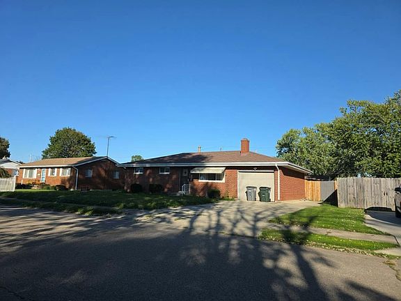 2nd image of 1075 Meadow Ln