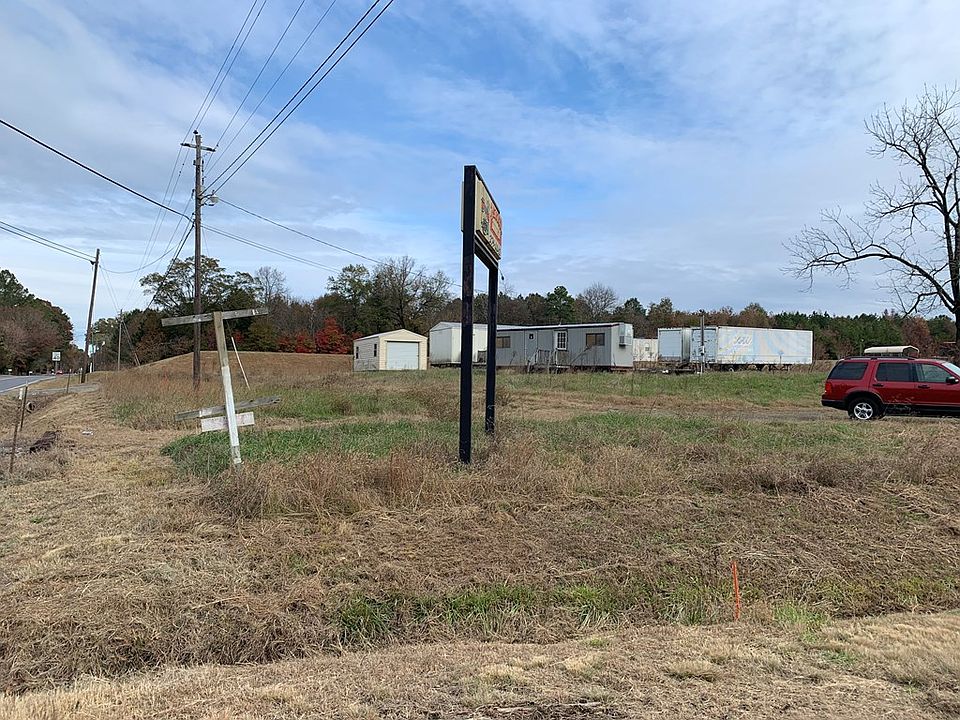 2nd image of 623 Hill Rd
