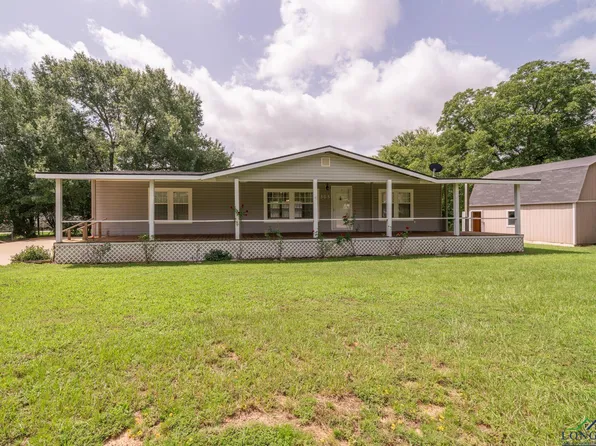 305 W Walnut St, Hallsville, TX 75650