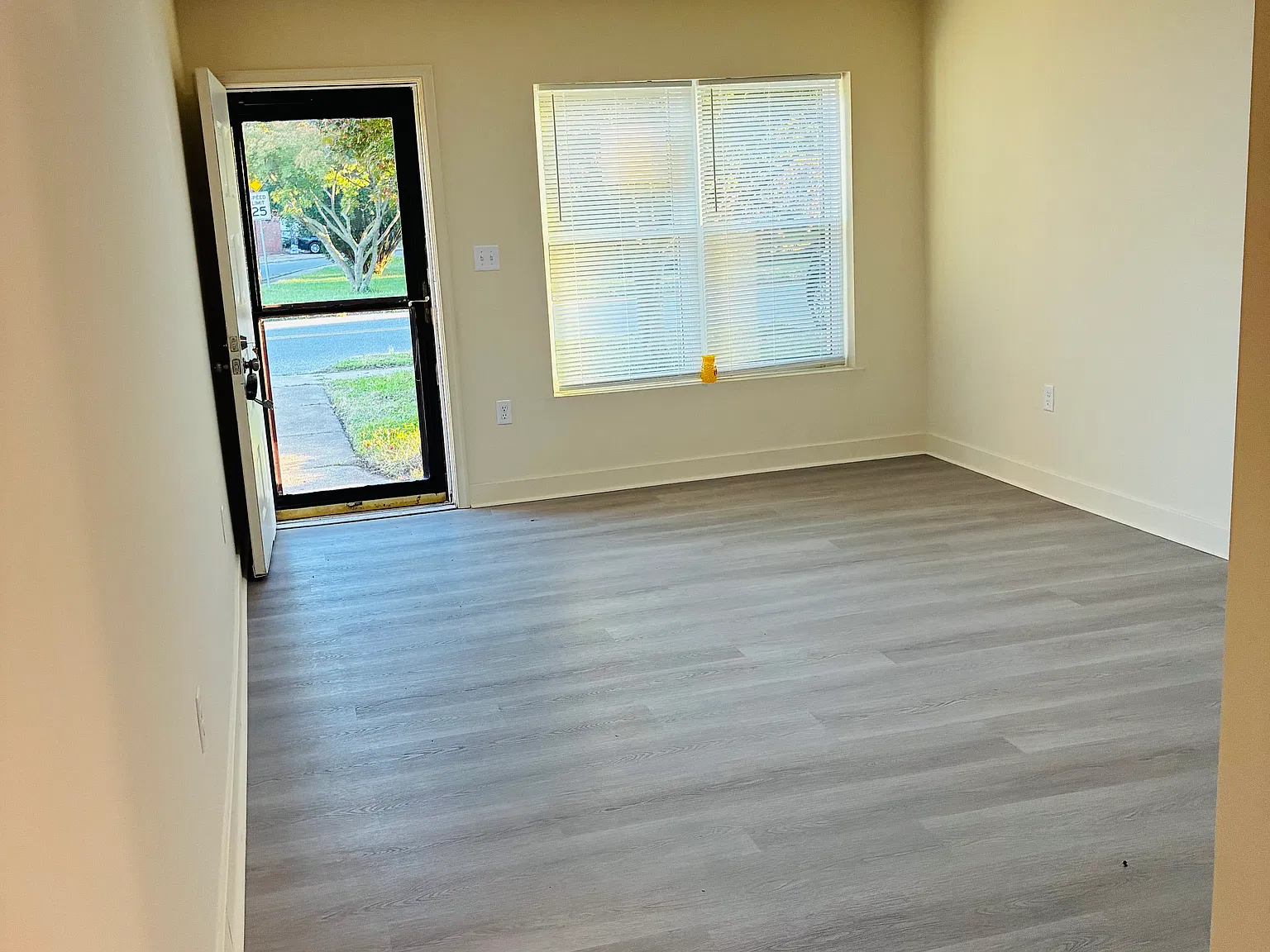 3 bed, 1025 sqft, $1,600 — Photo 2