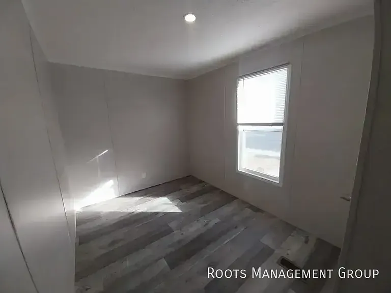 1402 Winona St #1402WN — Photo 8
