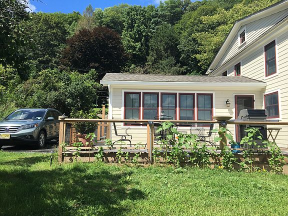 Sunroom, deck, bath, & drive