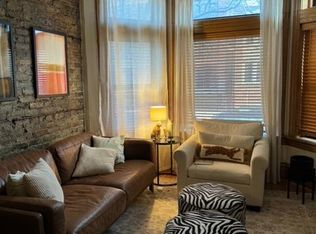 907 W Fletcher St APT 1, Chicago, IL 60657