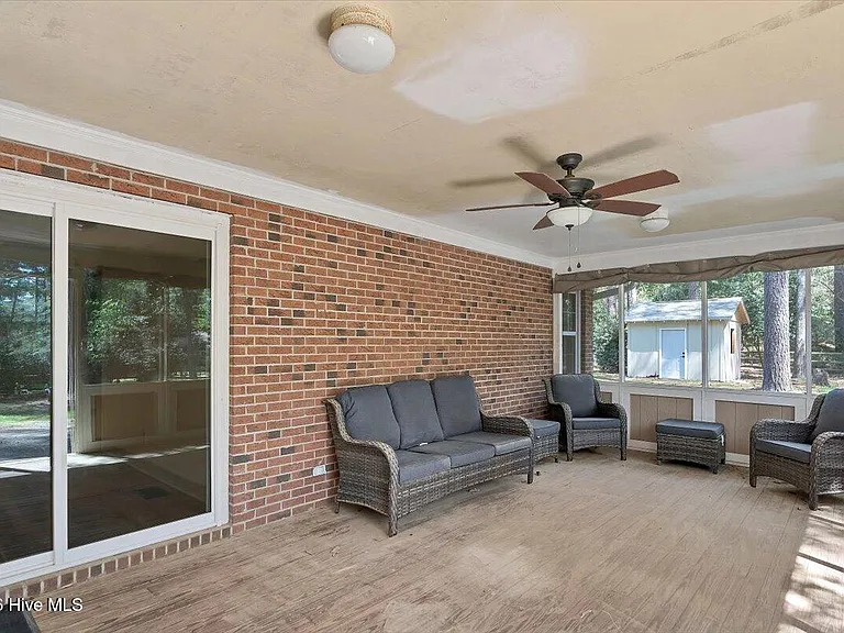 109 Grampian Way — Photo 41