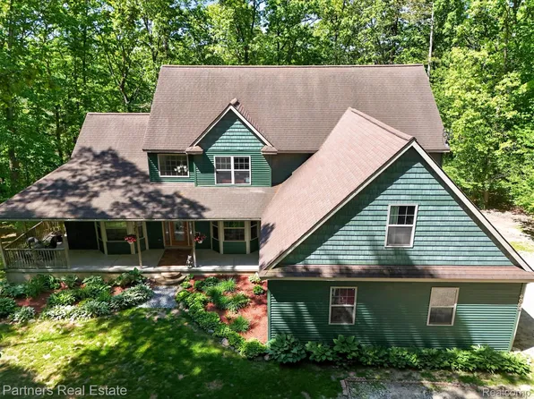 4053 Rolling Acres Dr, Hartland, MI 48353