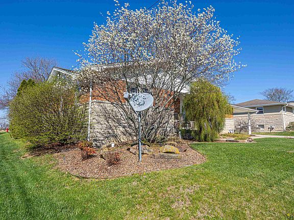 4th image of 812 Giesler Rd