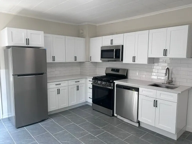 23 Howe St — Photo 1