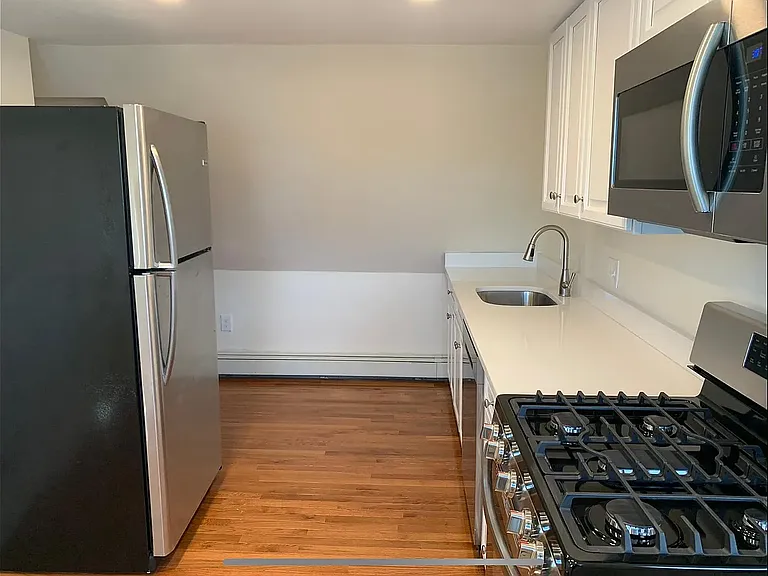 8 Westminster Ave #3 — Photo 6