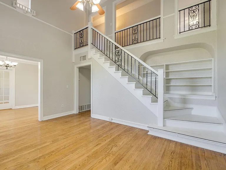 2516 N Hudson Ave #201 — Photo 17
