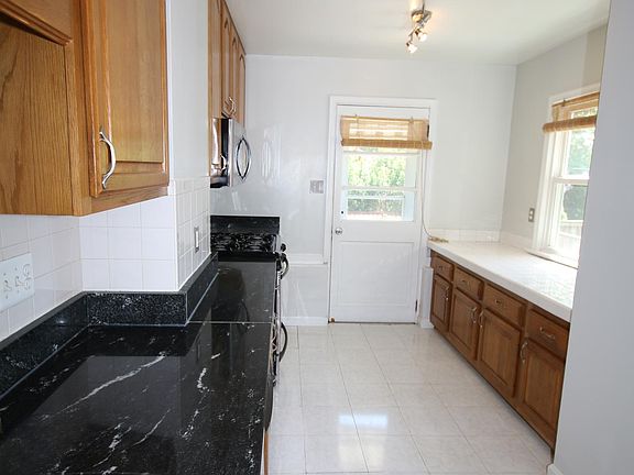 2nd image of 1204 Wilkes St