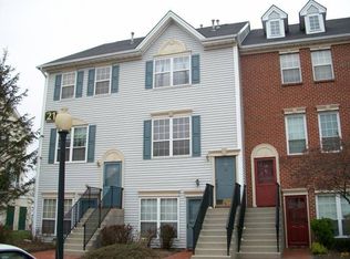 118 Cottonwood St, Jersey City, NJ 07305