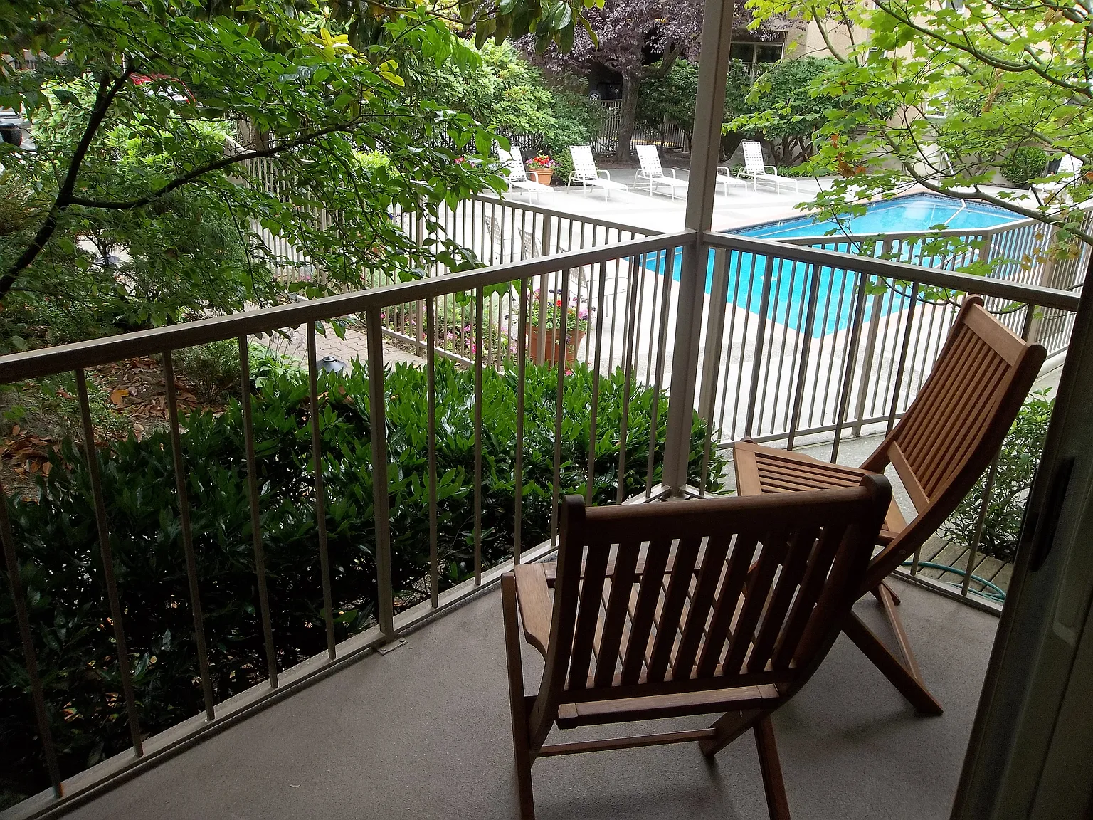 Brentwood Square — Photo 2
