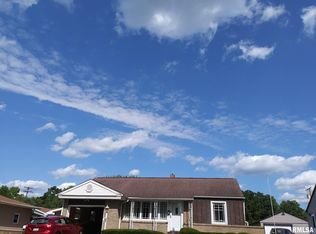 310 Sherwood Dr, Pekin, IL 61554