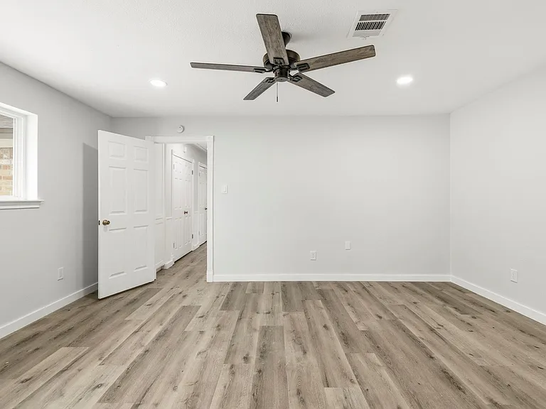 15215 Parkville Dr — Photo 37