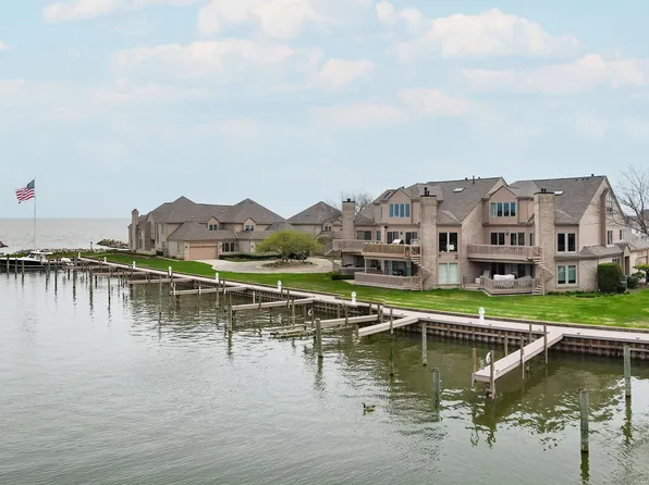 26230 Harbour Pointe Dr, Harrison Township, MI 48045