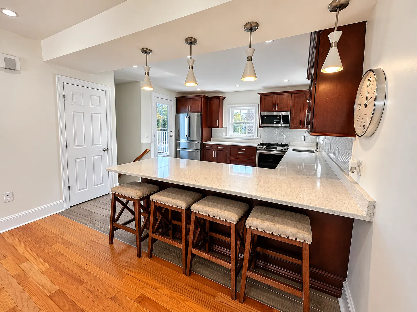 4 bed, 2.5 bath, 1490 sqft, $4,500 — Photo 4