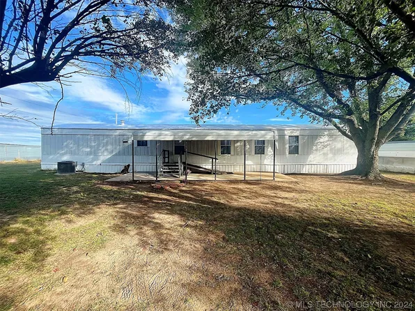 15838 W Burchett Rd, Tahlequah, OK 74464