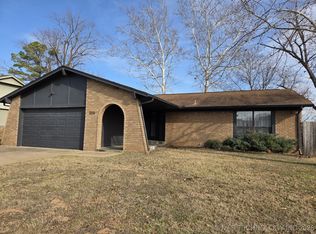 909 N Holly St, Jenks, OK 74037