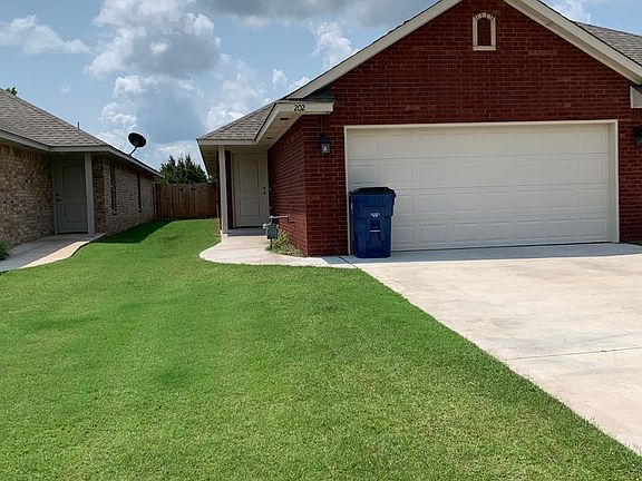4th image of 202 Woodbriar Rd