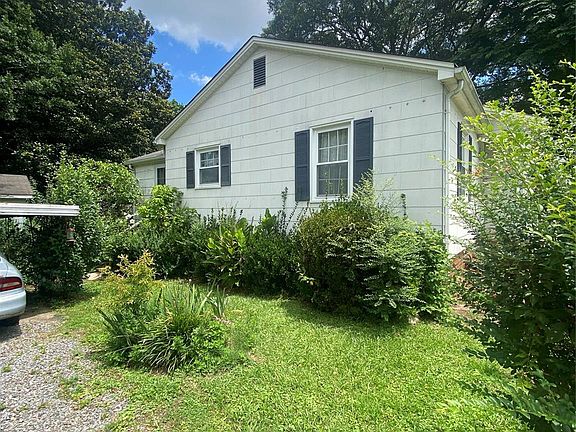 3rd image of 926 E 8th Ave