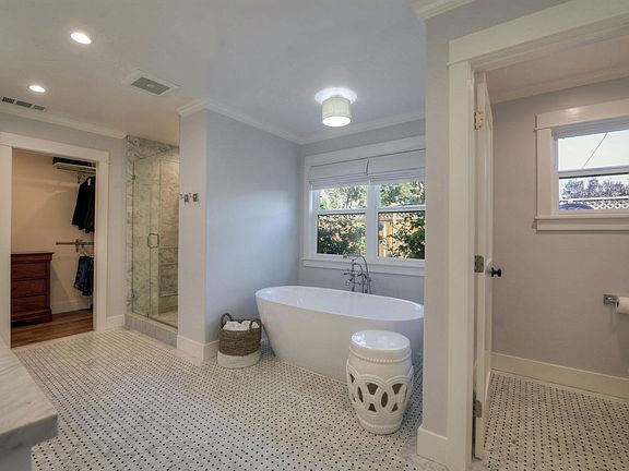 3rd image of 710 S Genevieve Ln