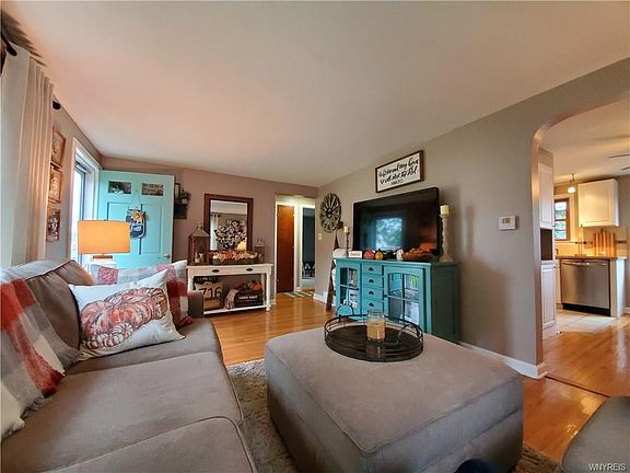 4th image of 118 Somerville Ave